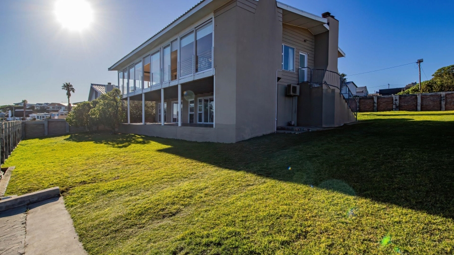 4 Bedroom Property for Sale in Perlemoenbaai Western Cape